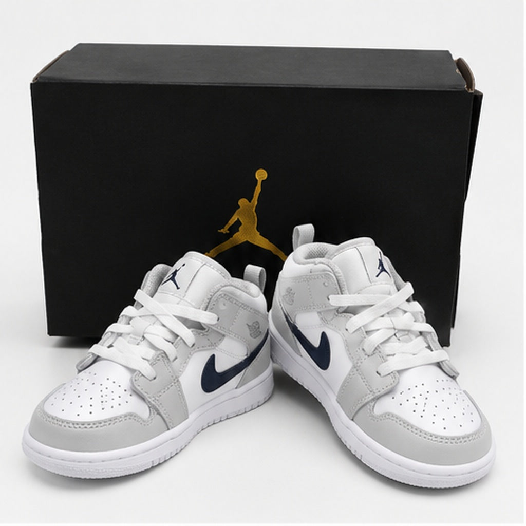 Sneakers Nike Jordan da bambino bianche e blu navy