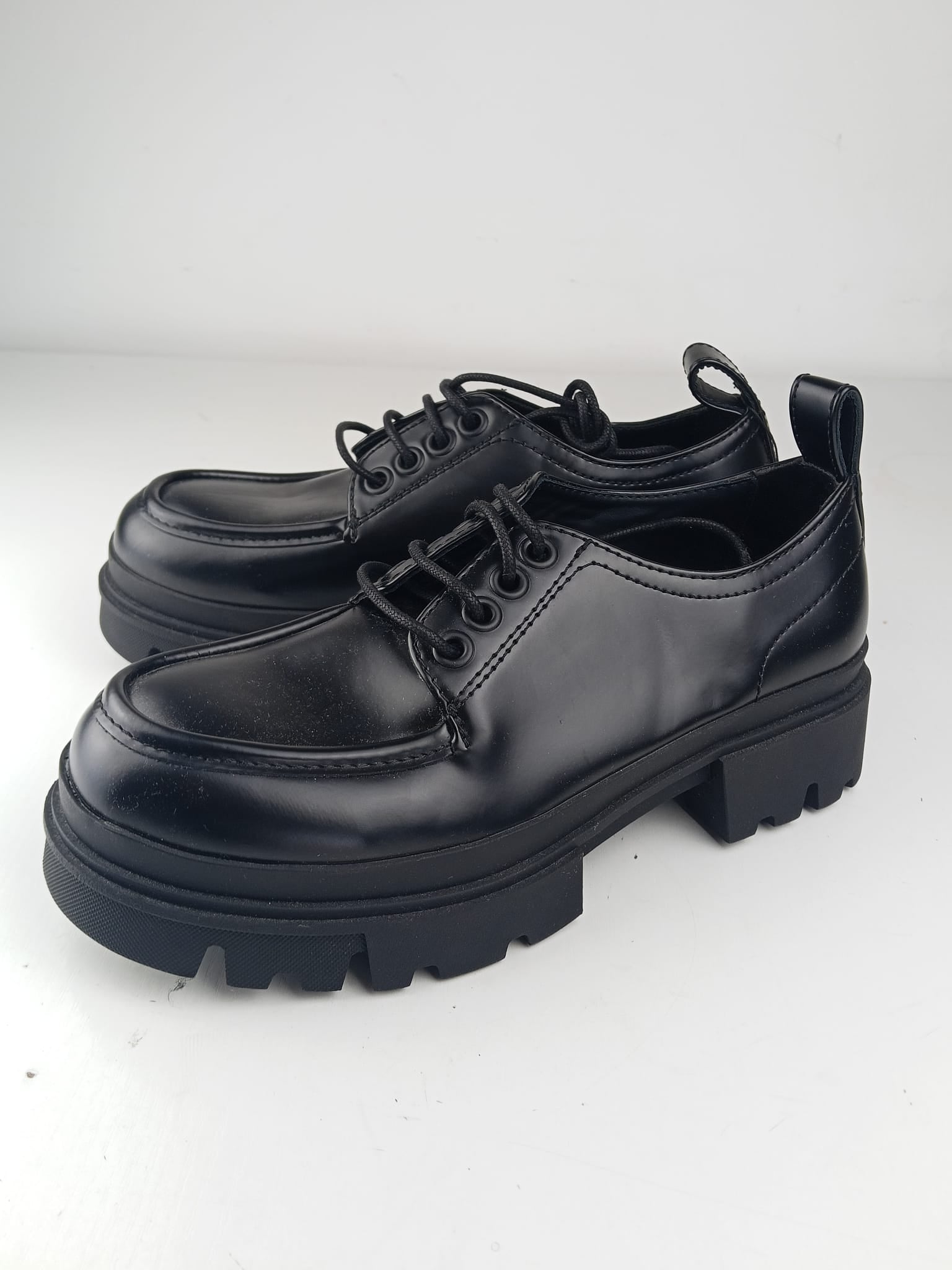 Scarpe derby chunky nere con suola carrarmato