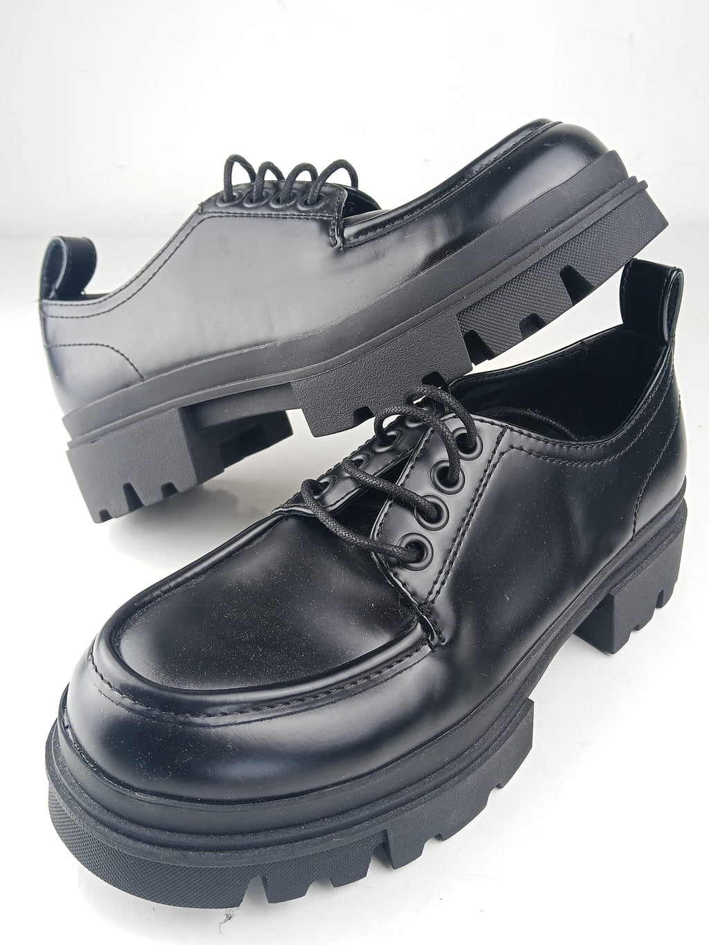 Scarpe derby chunky nere con suola carrarmato