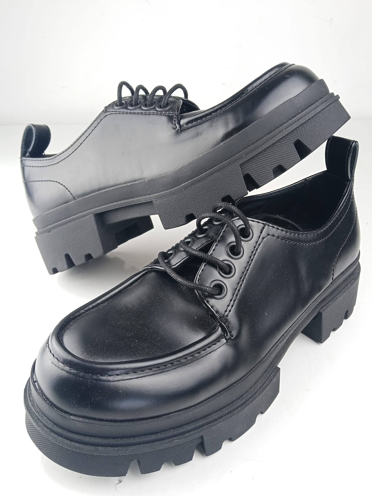 Scarpe derby chunky nere con suola carrarmato