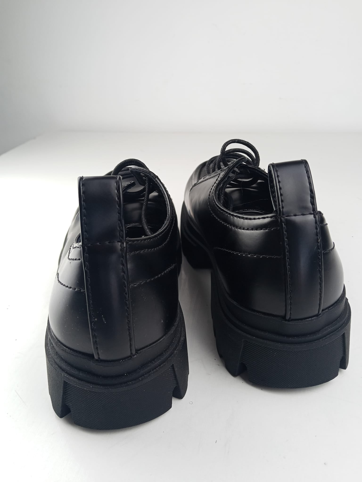 Scarpe derby chunky nere con suola carrarmato