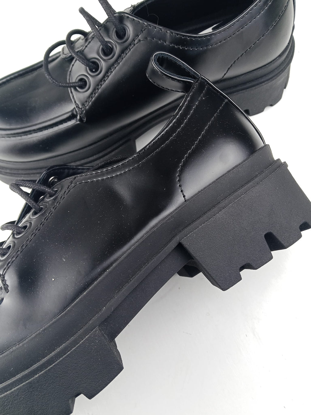 Scarpe derby chunky nere con suola carrarmato