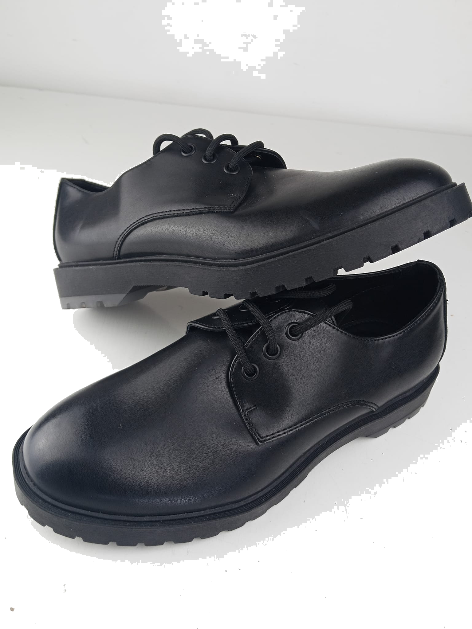 Scarpe derby nere con suola carrarmato