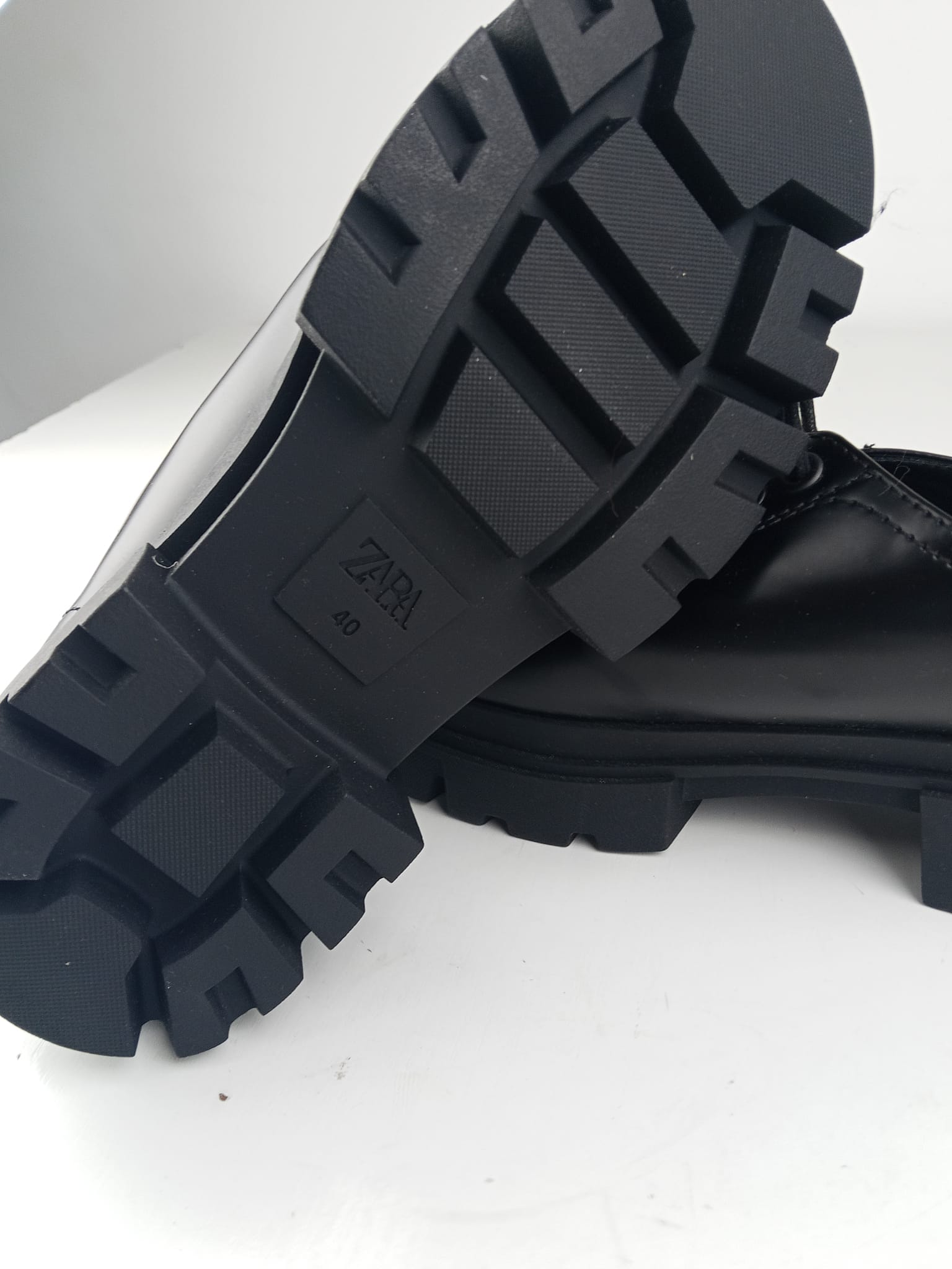Scarpe derby chunky nere con suola carrarmato