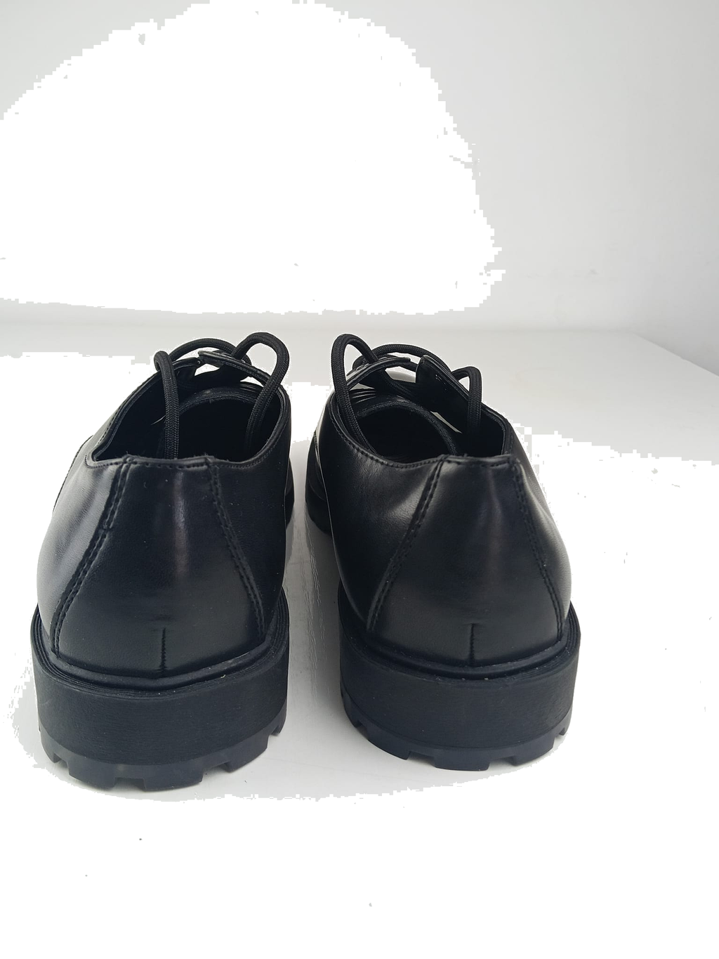 Scarpe derby nere con suola carrarmato