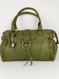 Borsa a mano verde oliva strutturata con lucchetto decorativo - vista frontale