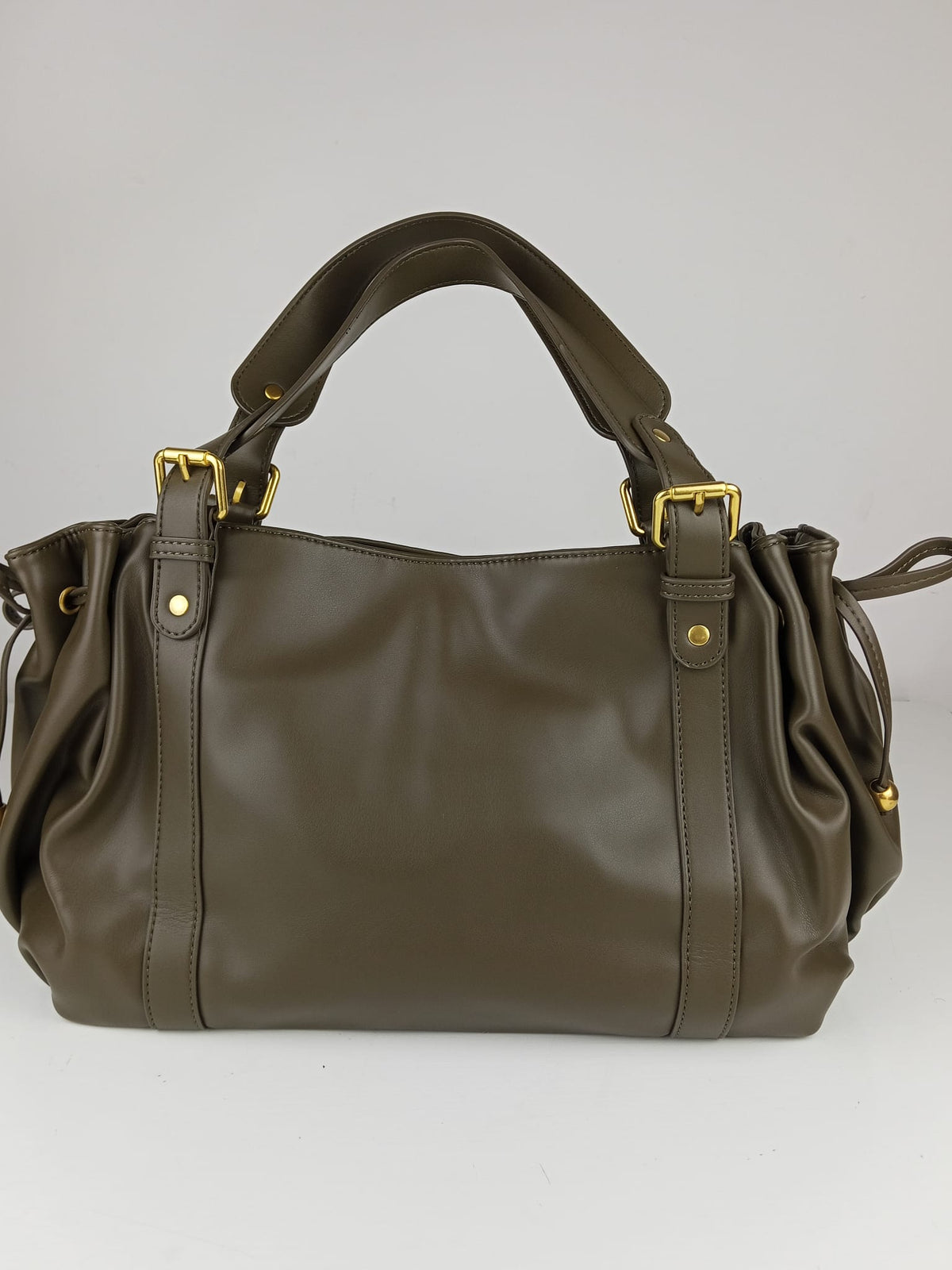 Borsa a mano verde kaki morbida con dettagli dorati - vista frontale