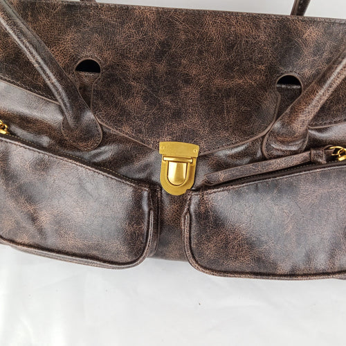 Borsa a mano marrone scuro con tasche frontali - dettaglio frontale