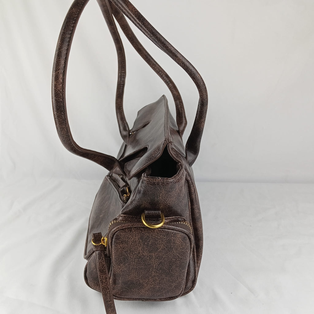 Borsa a mano marrone scuro con tasche frontali - vista laterale