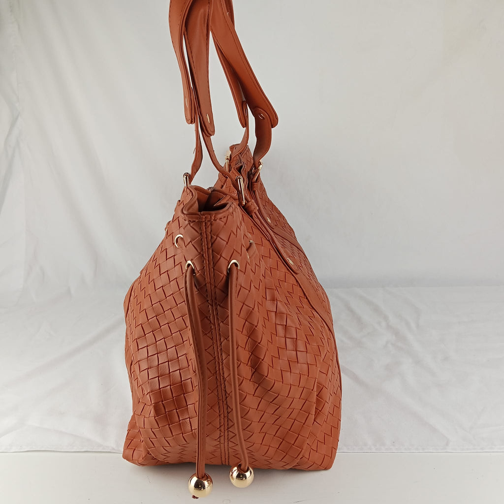 Borsa shopper arancione intrecciata - vista laterale