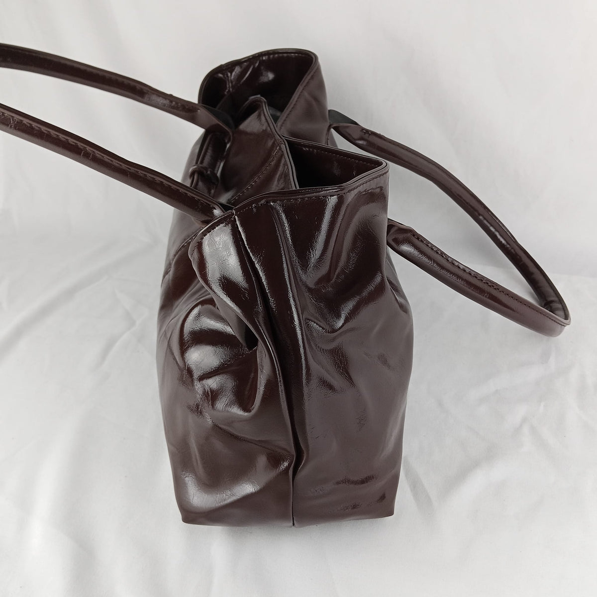 Borsa a Mano Lucida con Cinturino Decorativo