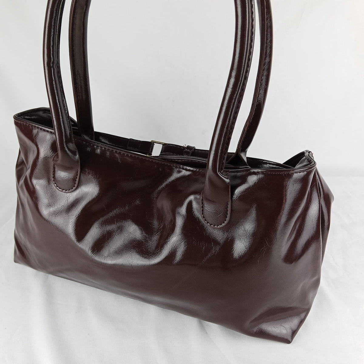 Borsa a Mano Lucida con Cinturino Decorativo