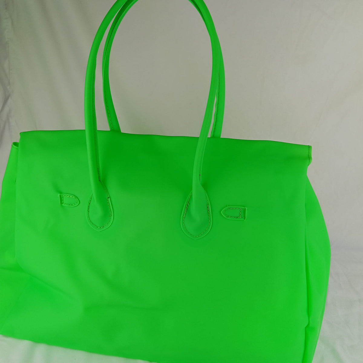 Borsa a mano verde con chiusura a lucchetto - vista posteriore